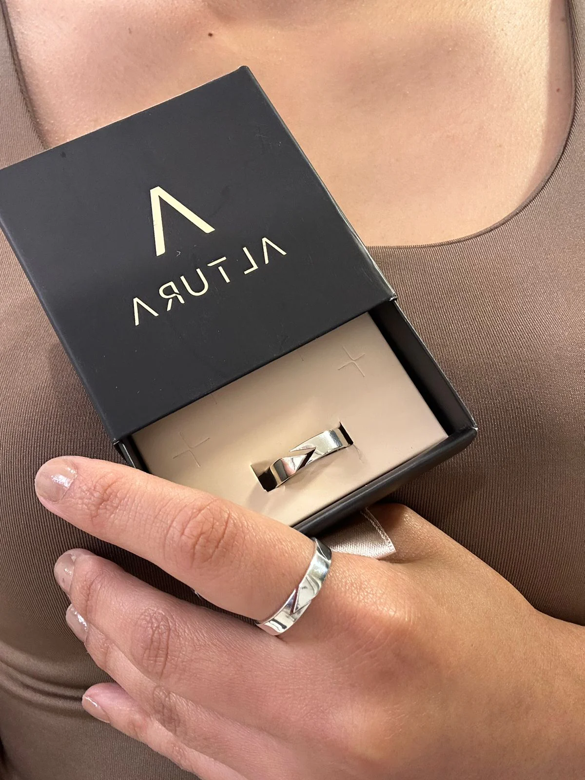 ANILLOS PAREJA ARROW LOVE - PLATA LEY 950 - Image 4