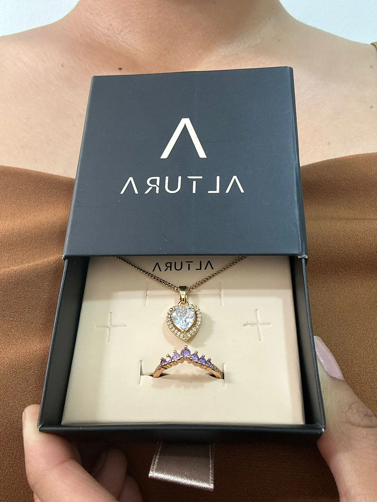 SET COLLAR DE CORAZON Y ANILLO DE CORONA - Image 3